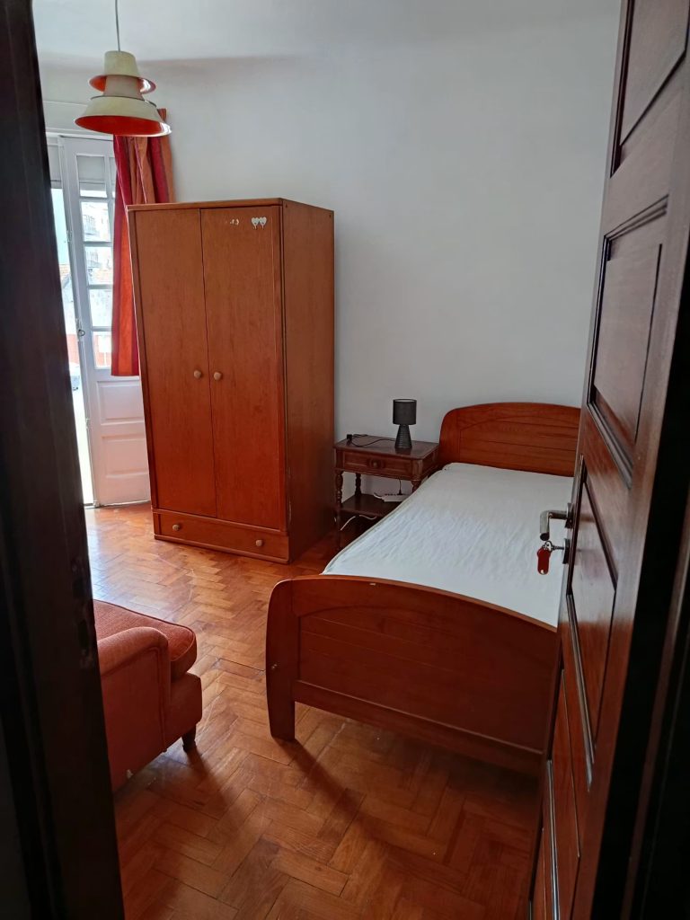 Travessa da Bica Velha 57, 1ºD - Quarto 5