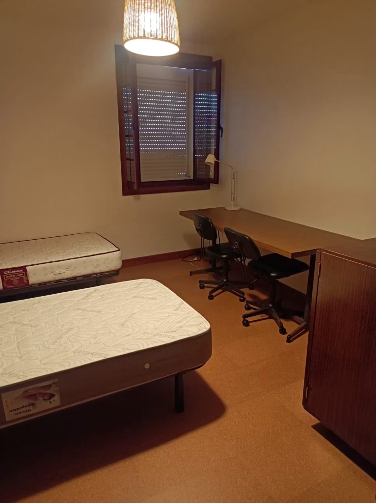 Rua de Nove de Abril 374, 1º Dto - Quarto 2A e B