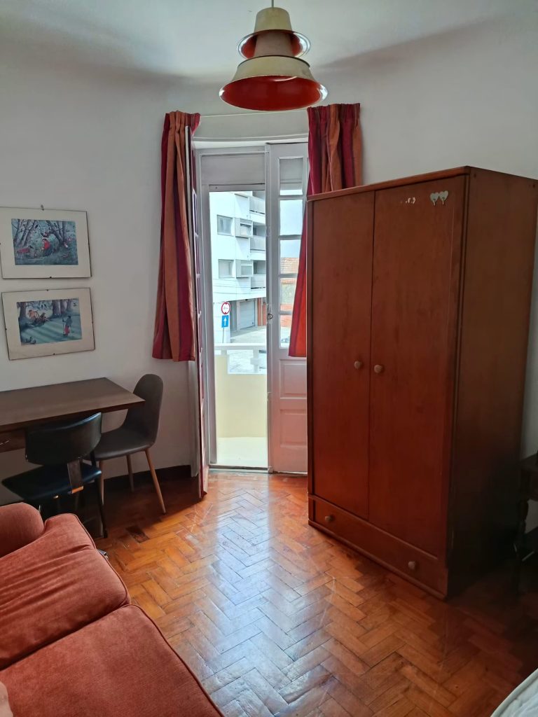 Travessa da Bica Velha 57, 1ºD - Quarto 5
