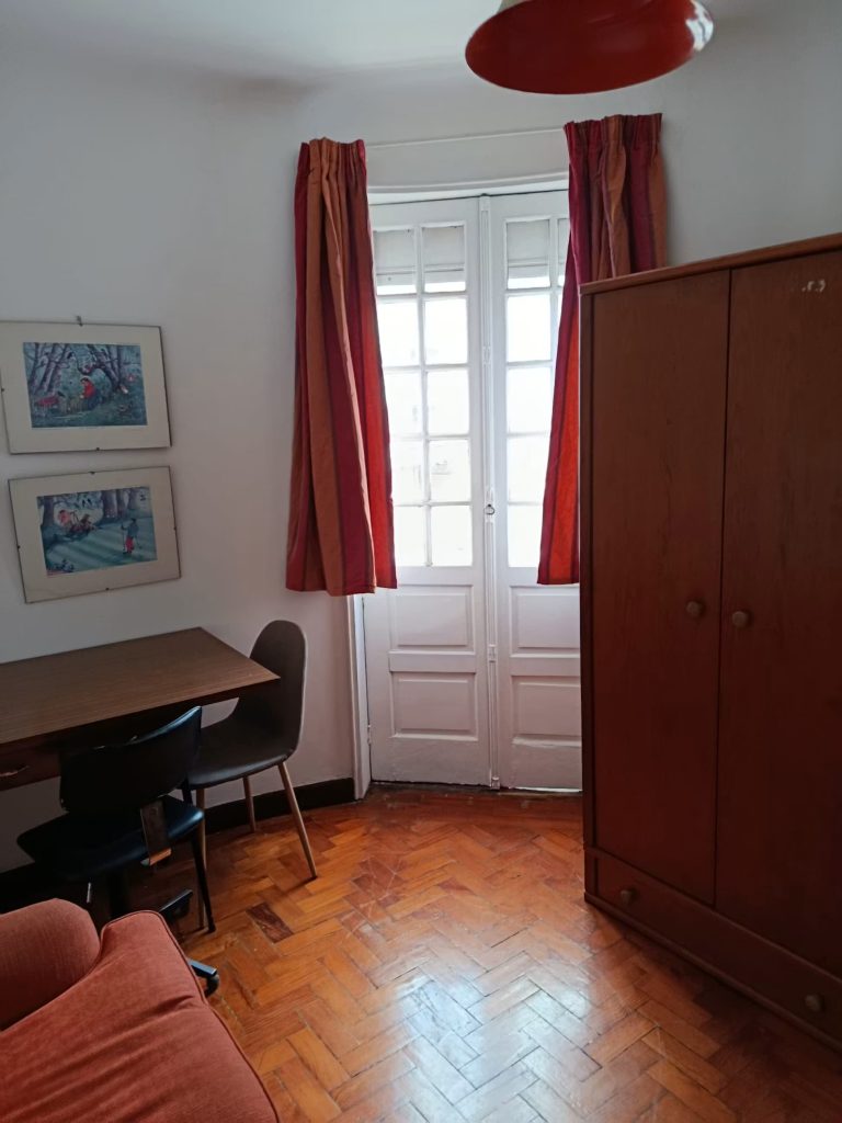 Travessa da Bica Velha 57, 1ºD - Quarto 5